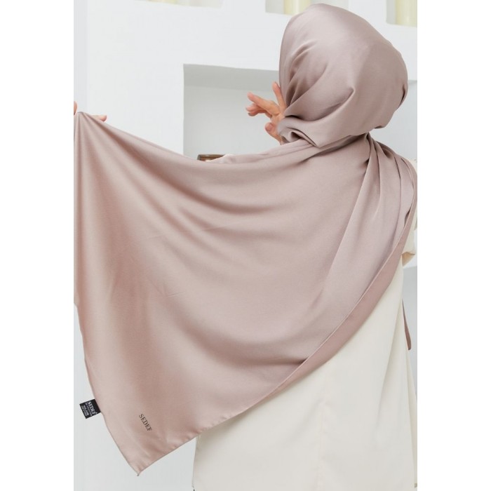 hijab taupe satin hijab taupe satin